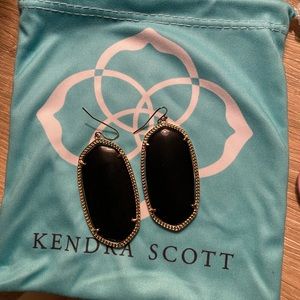 Kendra Scott Danielle Gold Drop Earrings in Black